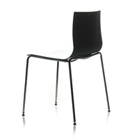 Silla de restaurante Slim italiana negra con patas cromadas | VICCA
