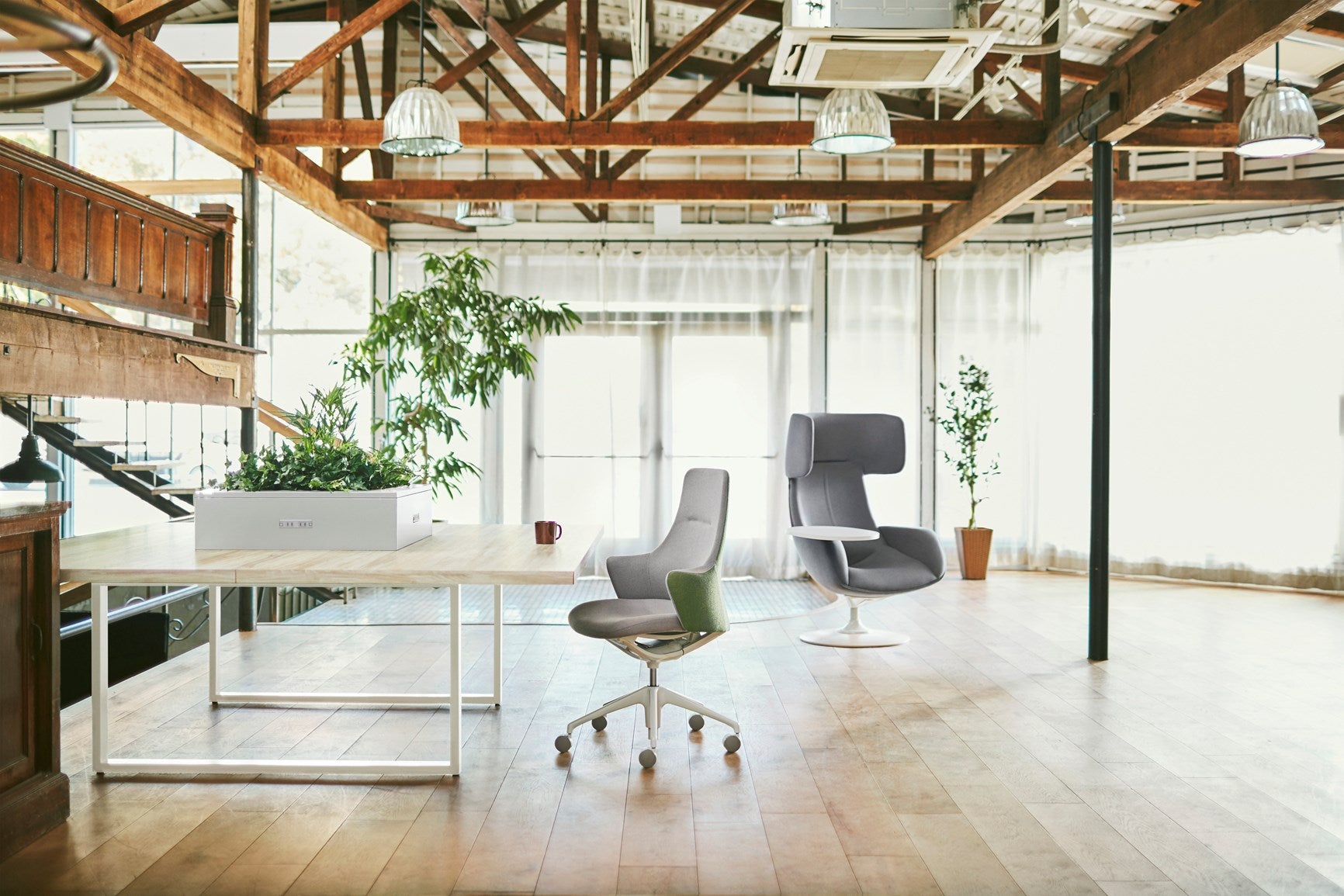 Silla Gerencial Lives Tapizada de Diseño Japonés