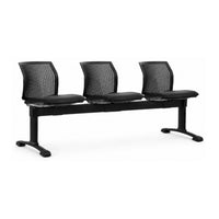 Banqueta de espera Logan mixta, vista de tres cuartos, negra, con tres asientos y respaldos perforados | VICCA