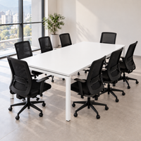 Mesa de reuniones rectangular para 8 personas con cubierta blanca y estructura metálica blanca tipo bench; ocho sillas de referencia no incluidas