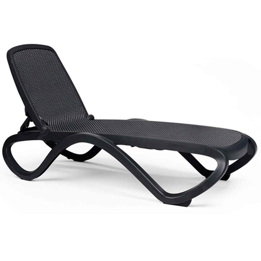 Reposera Omega Nardi Grafito para terraza y piscina