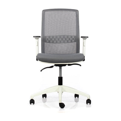 Silla Big Boss, vista de tres cuartos con respaldo de malla gris, asiento tapizado y estructura blanca con brazos. | VICCA