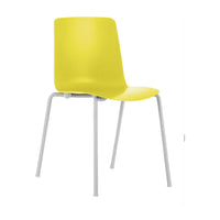 Silla para casino Vesper 1 en vista de tres cuartos, amarilla, sin brazos y con cuatro patas metálicas
