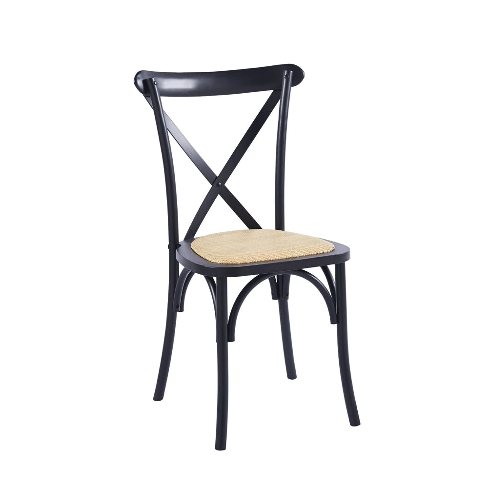 Silla de comedor Crossback de madera negra y ratán en vista 45 grados