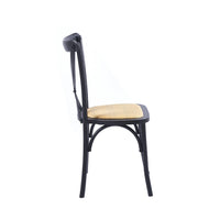 Vista lateral de silla de comedor Crossback de madera negra con asiento de ratán