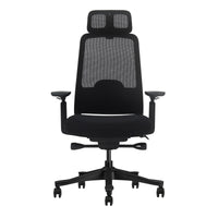 Silla ergonómica Matte negra vista frontal con cabecero, brazos 3D y respaldo de malla