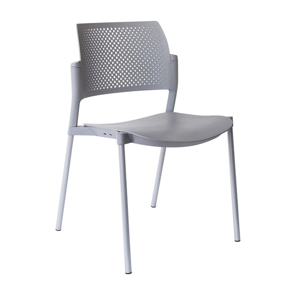 Silla Kyos gris de polipropileno, vista de tres cuartos con respaldo perforado y cuatro patas, sin brazos. | VICCA