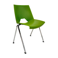 Silla Strike verde, vista de tres cuartos con respaldo perforado y estructura de cuatro patas cromadas.