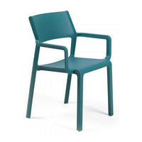 Sillón Trill Armchair Nardi ottanio en vista de tres cuartos, verde azulado, con brazos integrados, respaldo liso y cuatro patas | VICCA