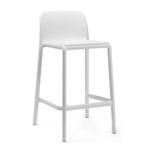 Taburete de cocina Faro Mini Nardi en vista de tres cuartos, blanco, con respaldo liso, cuatro patas y apoyapiés | VICCA